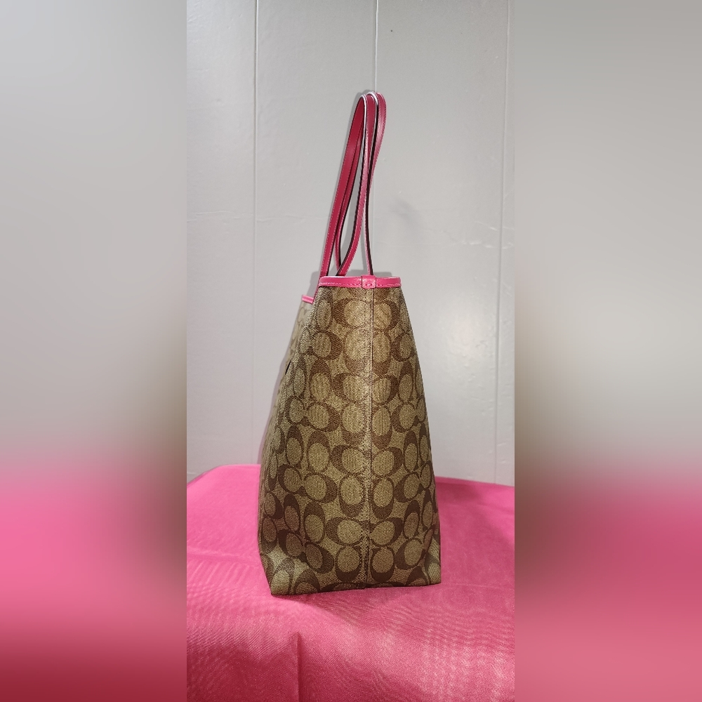 Coach Signature City Tote - Picture 3 of 6